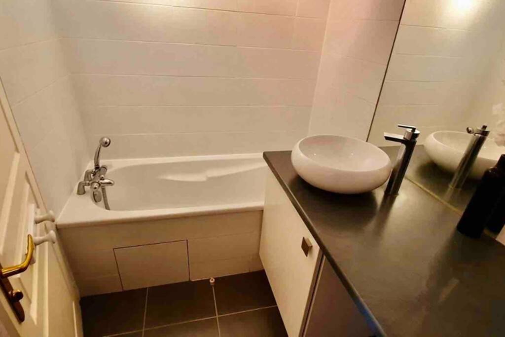 Tichnich Appartement - 2 Bedrooms - 1 Min Away From Train Station Annemasse Zewnętrze zdjęcie